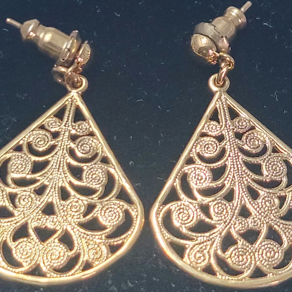 VINTAGE Filigree Goldtone Earrings